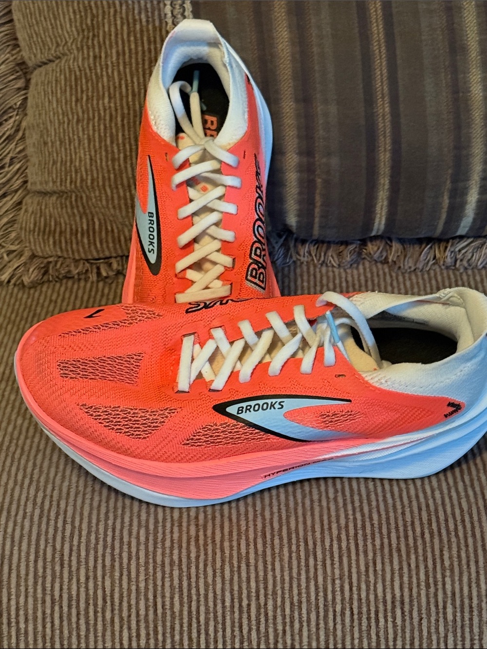 Ladies Brooks Hyperion Max. Sz 7.   (LNC)